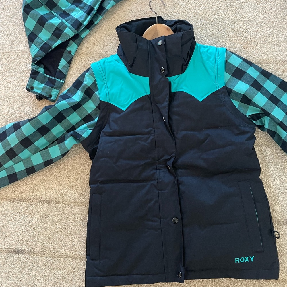 ROXY 5K ski/snow jacket. Navy and turquoise